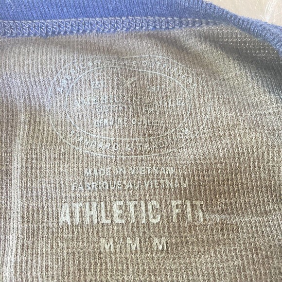 Men's American Eagle Sz Medium Long Sleeve Athletic Fit Waffle Knit Shirt Grey - Picture 4 of 9